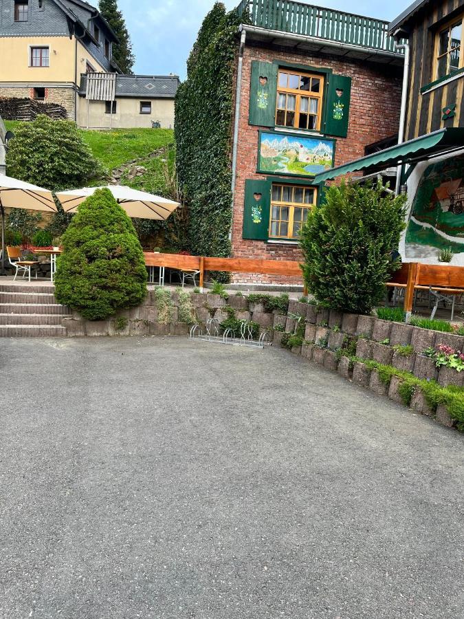 Gasthof & Pension "Schwarzer Adler" Masserberg Bagian luar foto