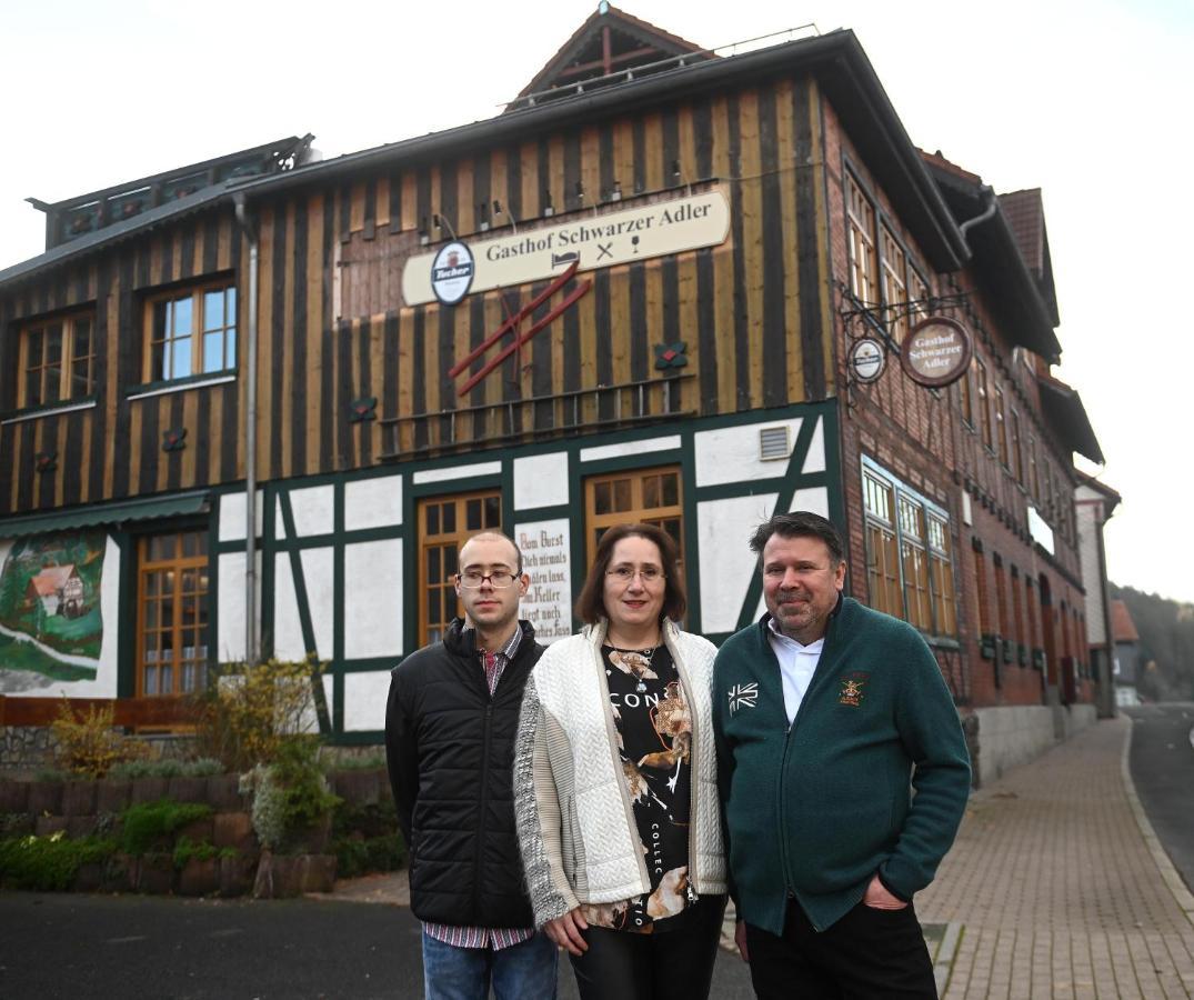 Gasthof & Pension "Schwarzer Adler" Masserberg Bagian luar foto
